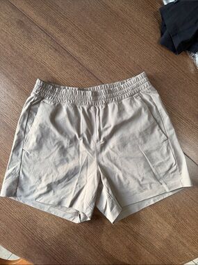 Uniqlo Men’s Elastic Waist beige Shorts